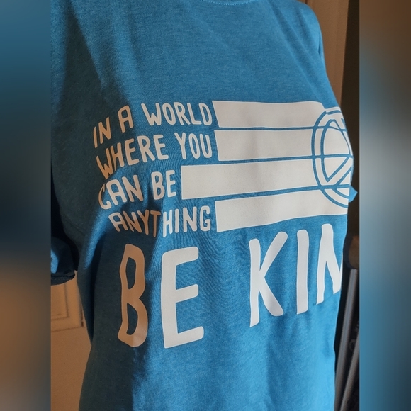Be Kind T-shirt Size Large - Picture 2 of 6
